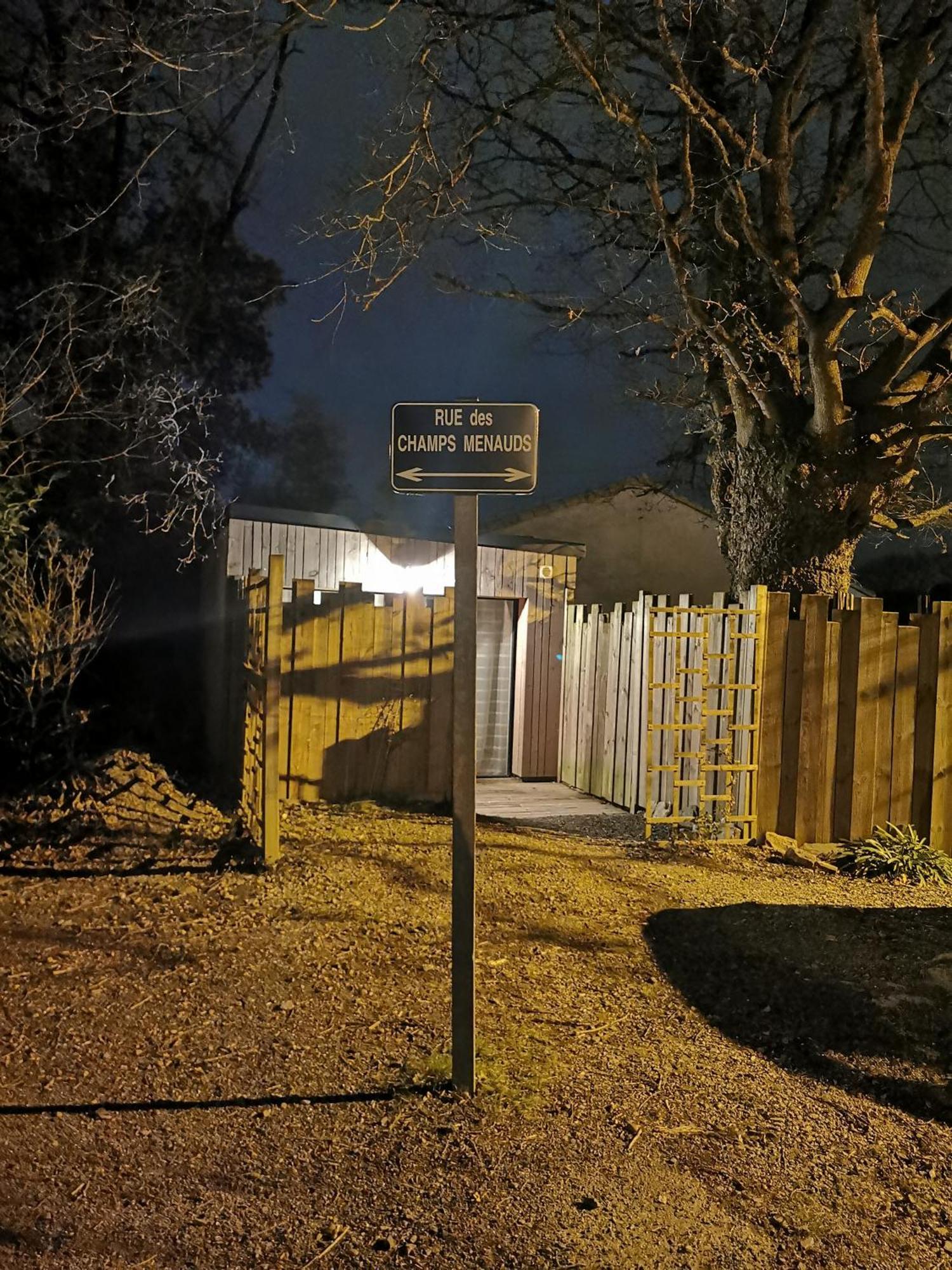Au Poeme Du Chene, Logement Independant, Calme, Parking Gratuit Basse-Goulaine Eksteriør bilde